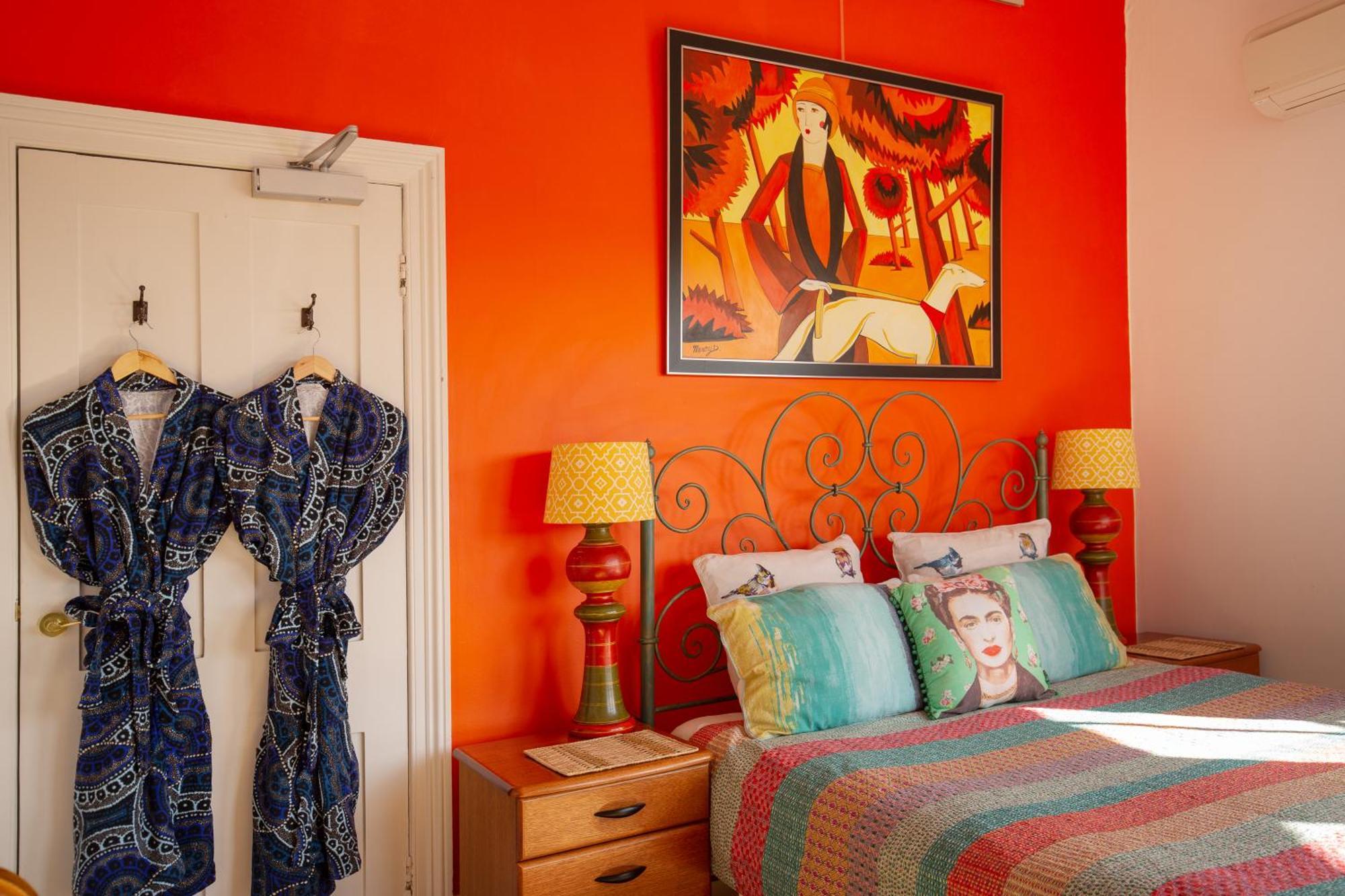 Assemblage Boutique Art B & B Hobart Room photo